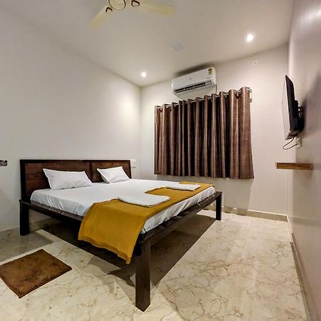 Hotel Madhusudan Executive Kolhapur Esterno foto