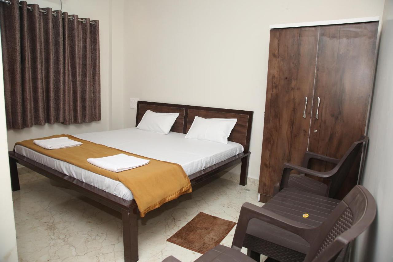 Hotel Madhusudan Executive Kolhapur Esterno foto