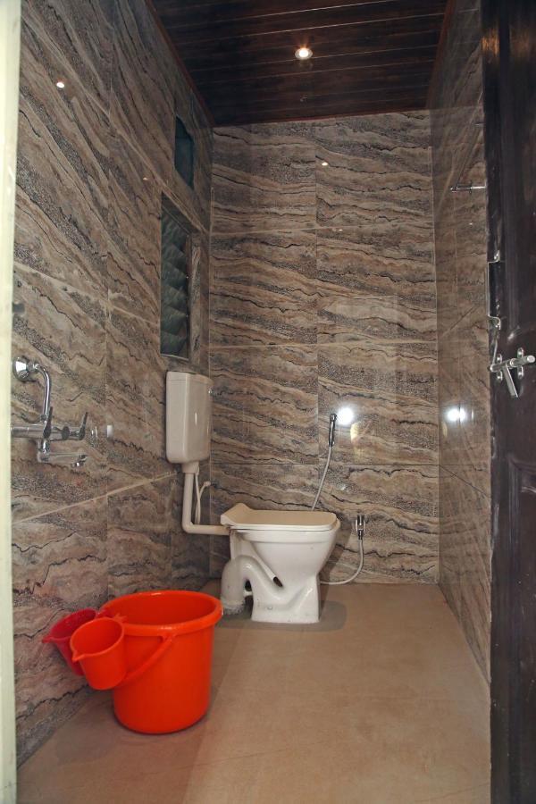 Hotel Madhusudan Executive Kolhapur Esterno foto