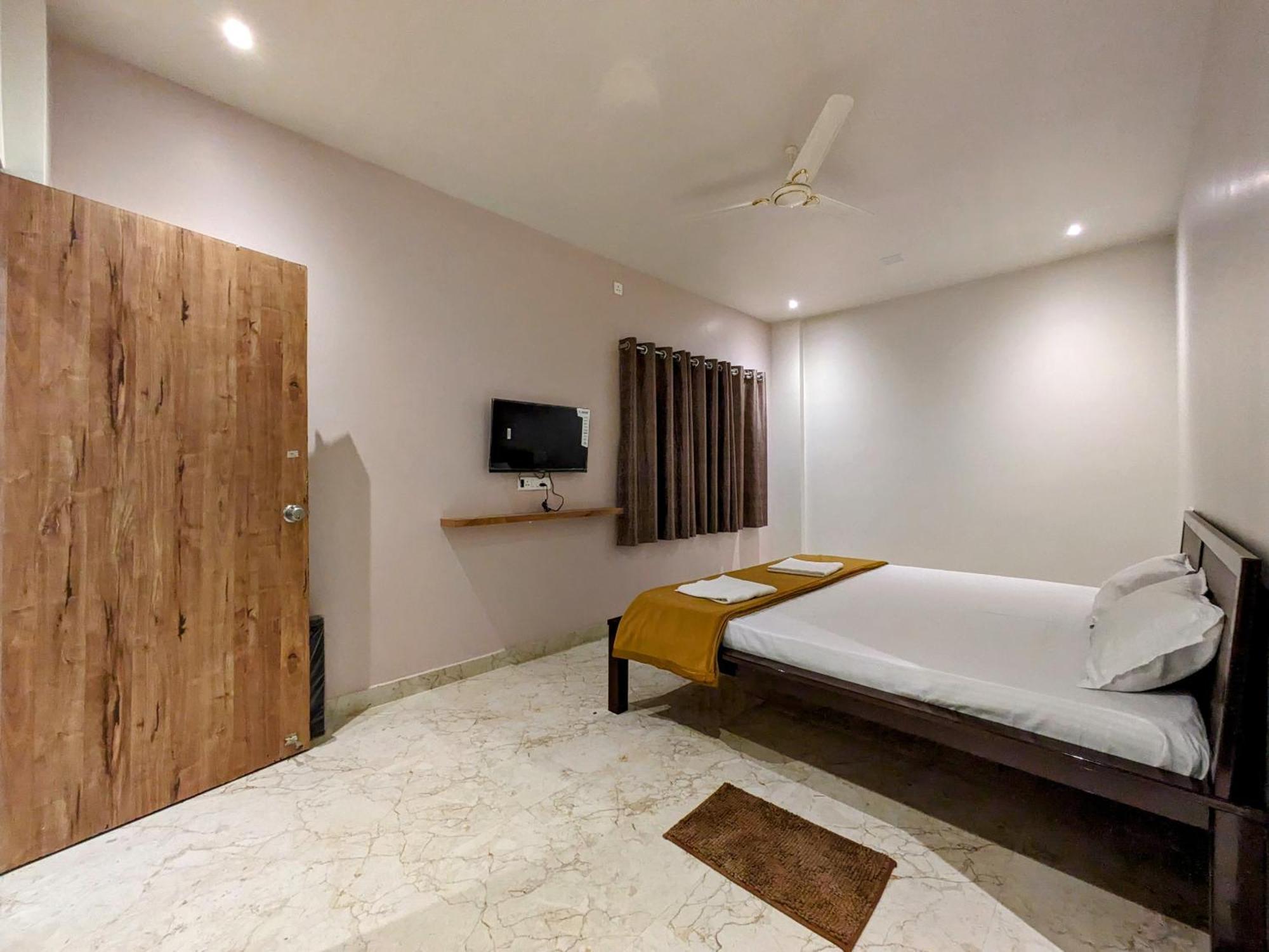 Hotel Madhusudan Executive Kolhapur Esterno foto