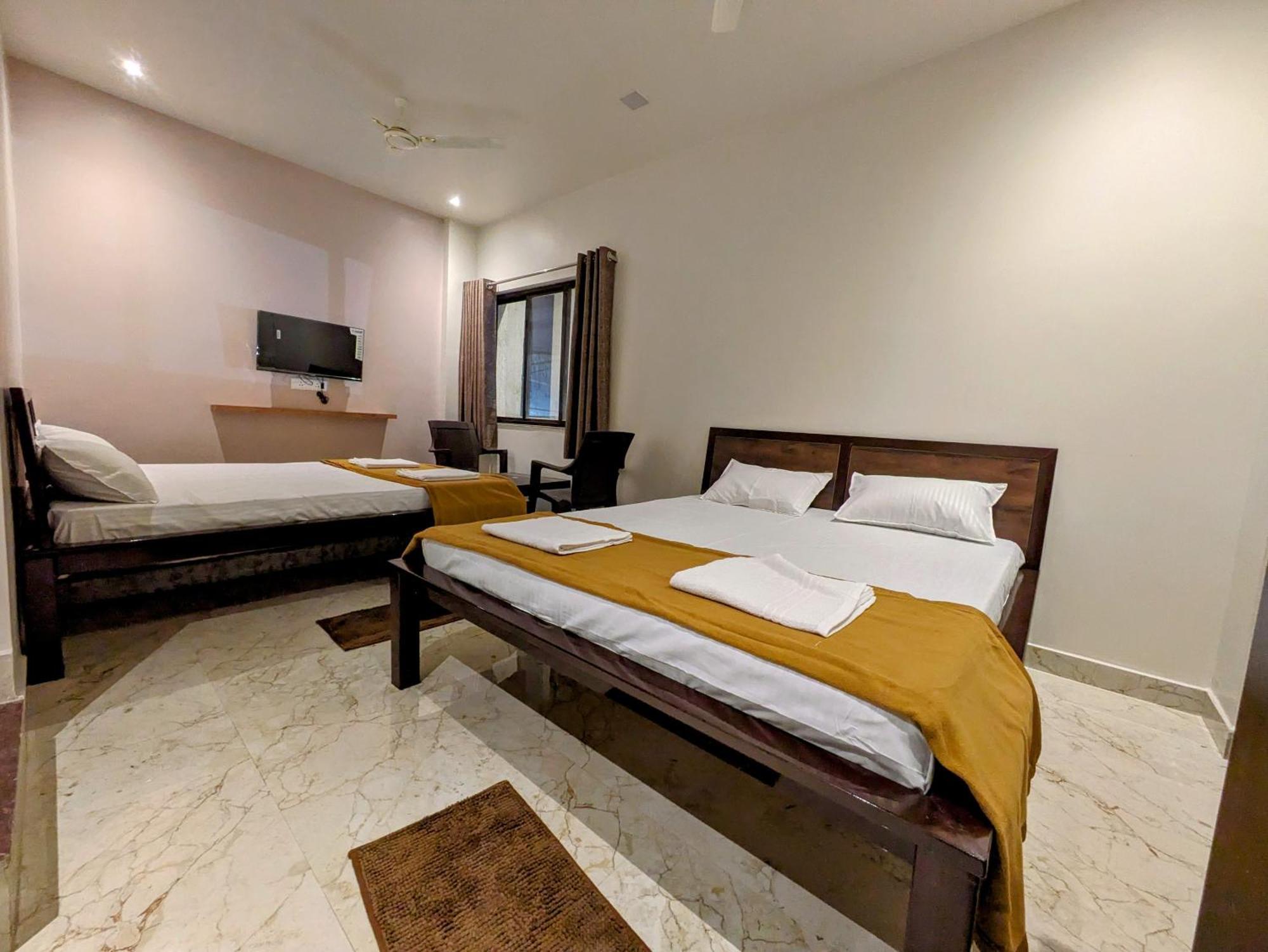 Hotel Madhusudan Executive Kolhapur Esterno foto